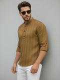 पुरुषों की सिंगल स्ट्रिप पूरी बाजू की कमीज