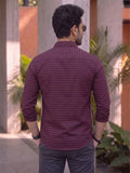 पुरुषों की सिंगल स्ट्रिप पूरी बाजू की कमीज